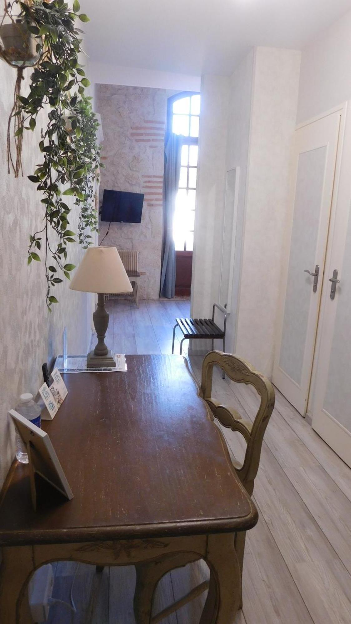 Logis Hotel Le Prince Noir Serignac-sur-Garonne Exterior photo