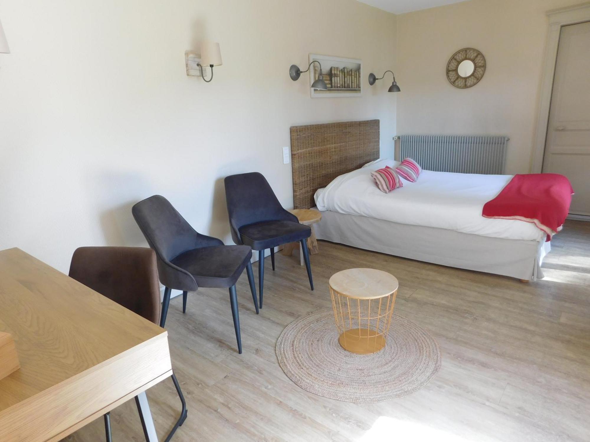 Logis Hotel Le Prince Noir Serignac-sur-Garonne Exterior photo