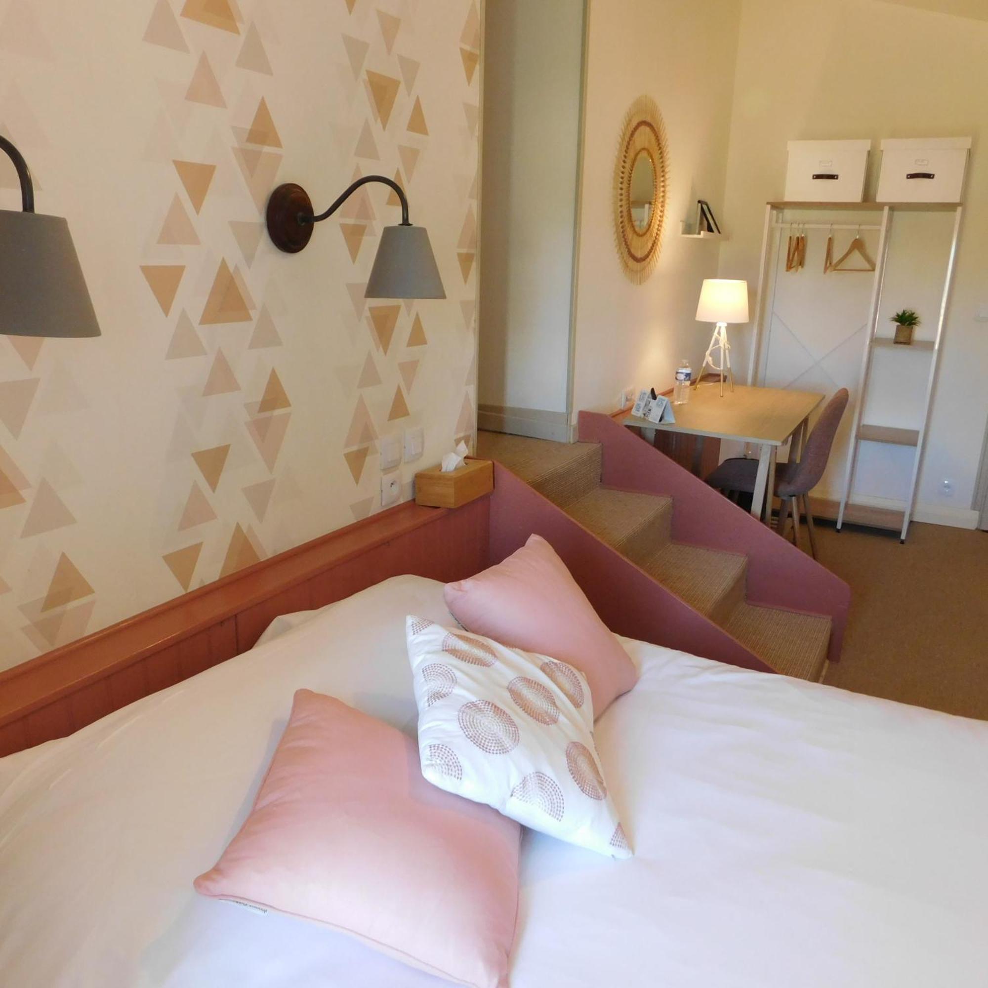Logis Hotel Le Prince Noir Serignac-sur-Garonne Exterior photo