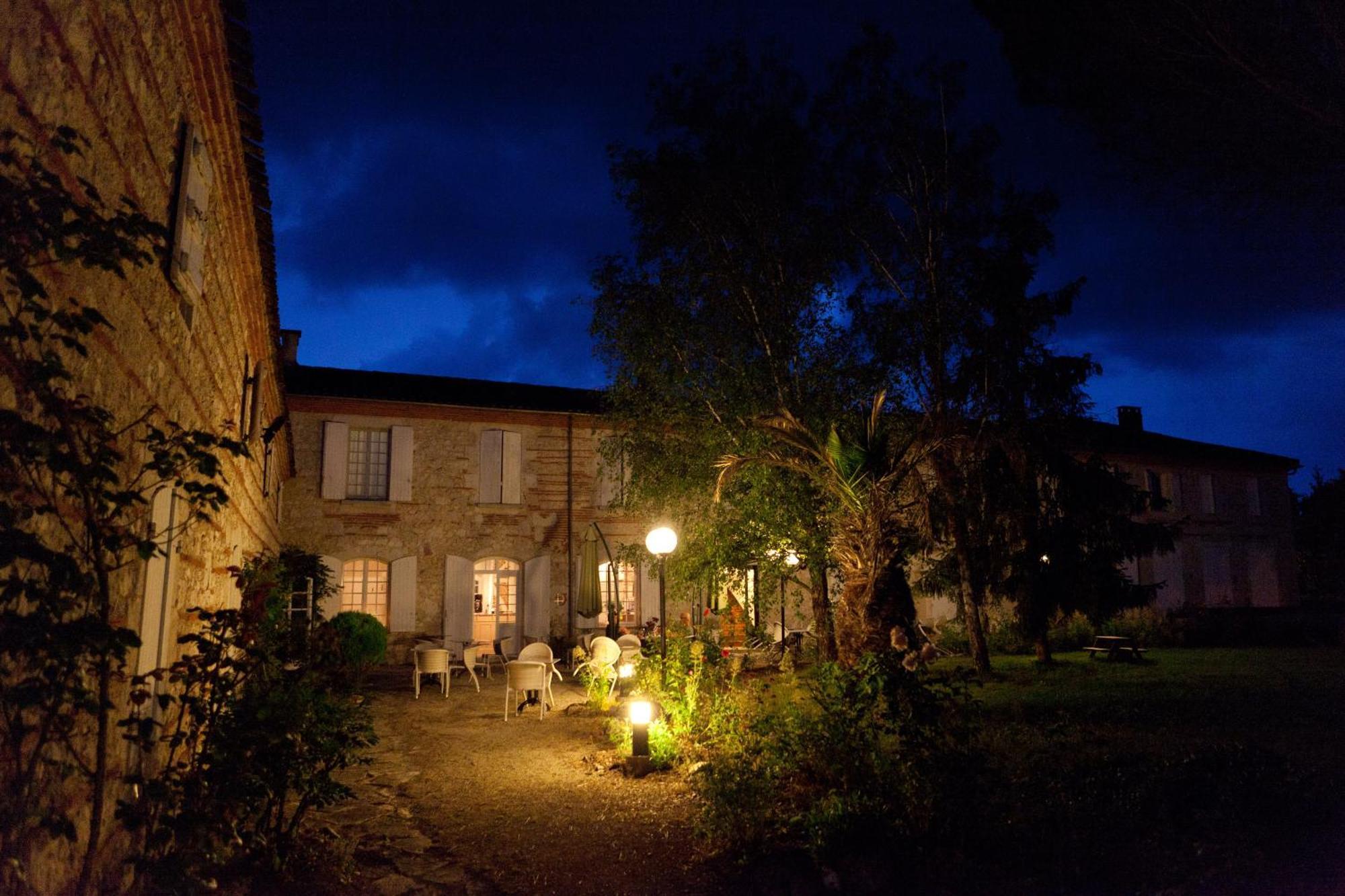 Logis Hotel Le Prince Noir Serignac-sur-Garonne Exterior photo