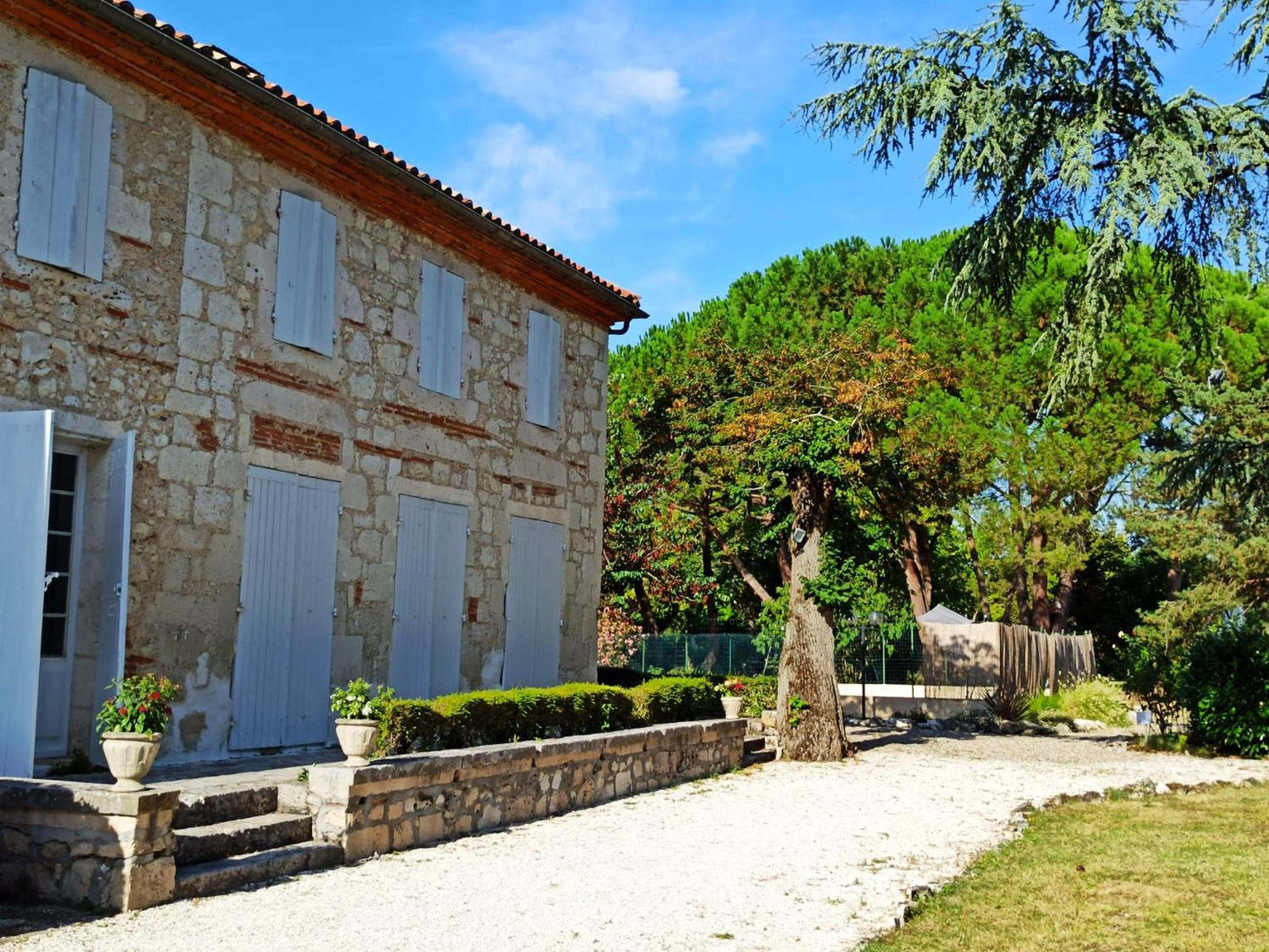 Logis Hotel Le Prince Noir Serignac-sur-Garonne Exterior photo
