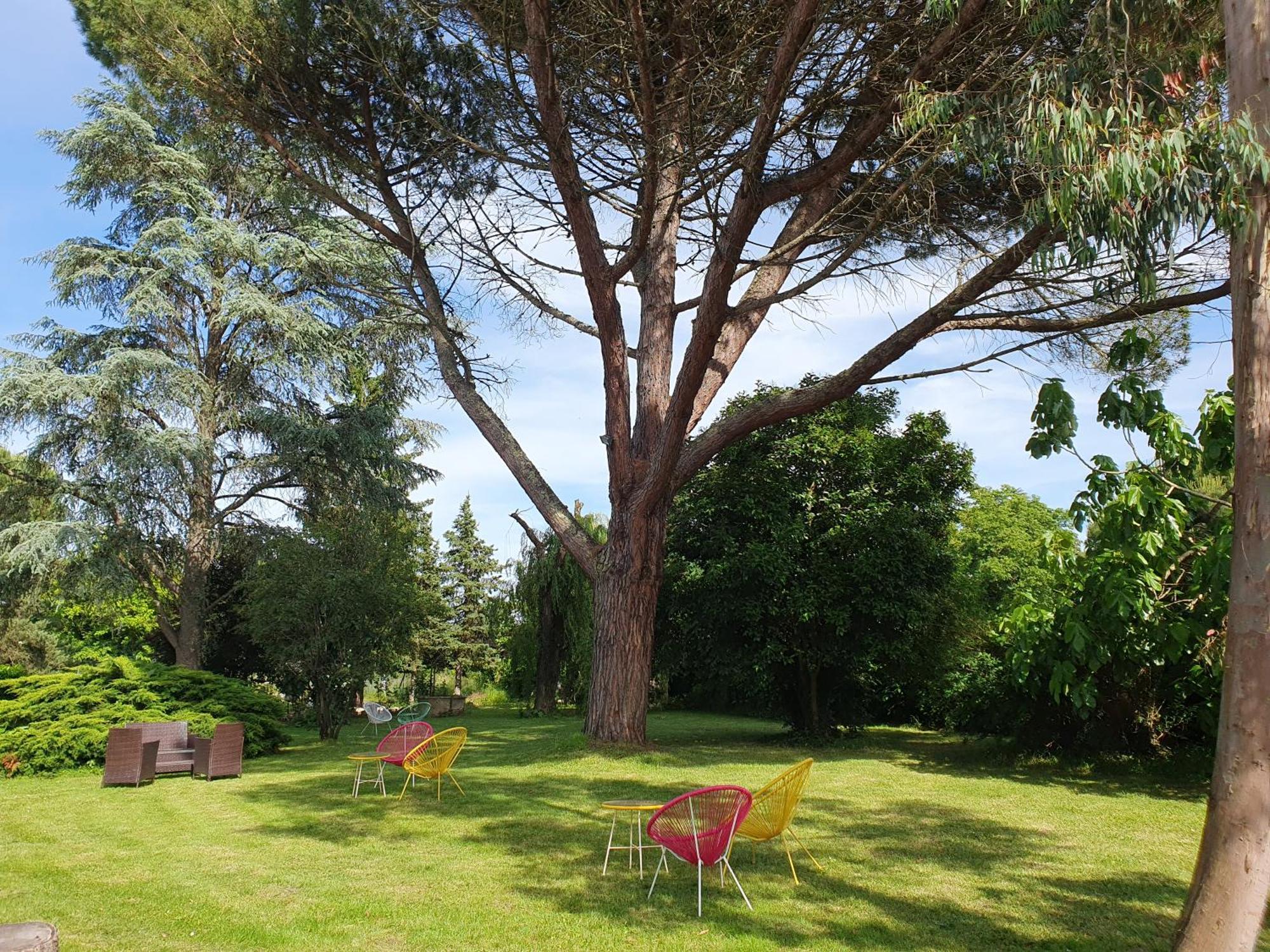 Logis Hotel Le Prince Noir Serignac-sur-Garonne Exterior photo