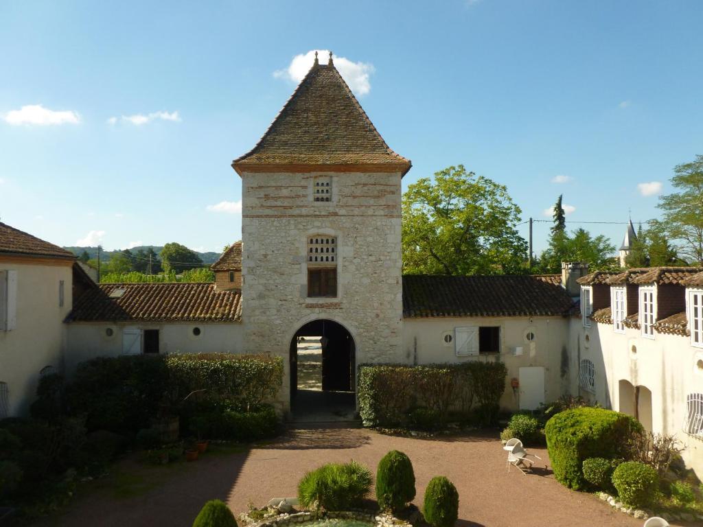 Logis Hotel Le Prince Noir Serignac-sur-Garonne Exterior photo