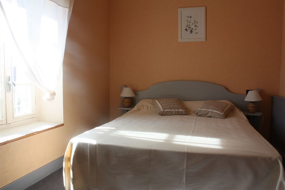 Logis Hotel Le Prince Noir Serignac-sur-Garonne Exterior photo