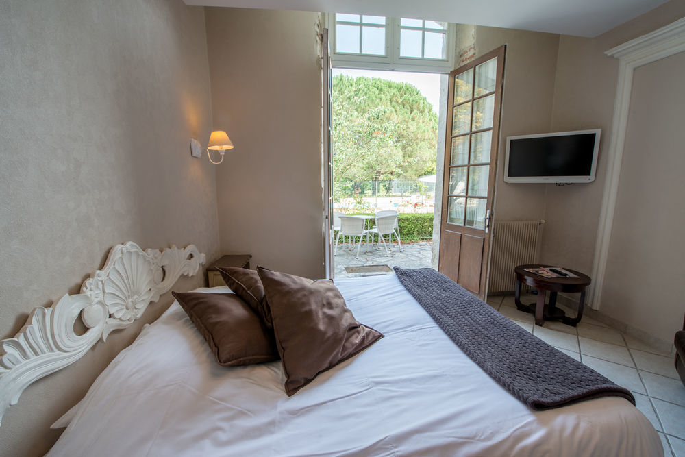 Logis Hotel Le Prince Noir Serignac-sur-Garonne Exterior photo